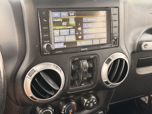 Used 2015 Jeep Wrangler Unlimited Sahara w/ Dual Top Group AWD/4WD image 22