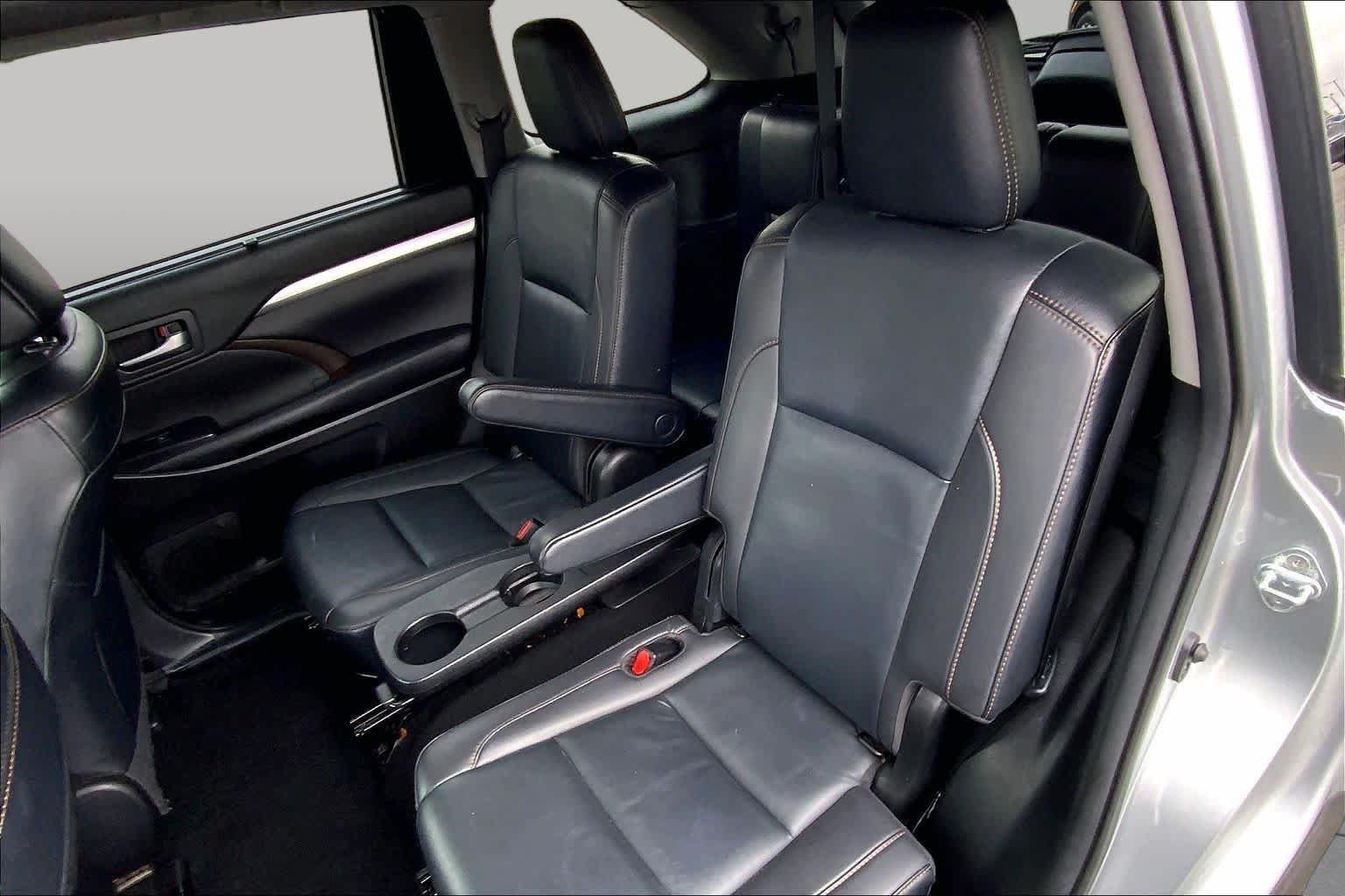 Used 2019 Toyota Highlander XLE AWD/4WD image 18