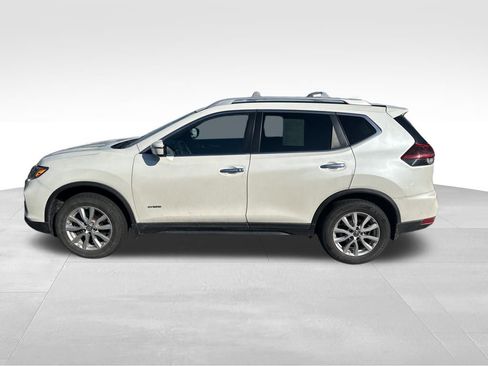 Used 2019 Nissan Rogue SV image 4