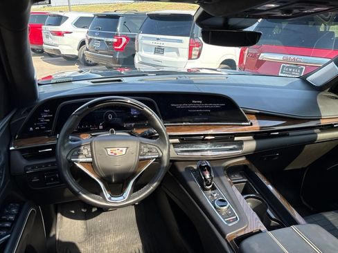 Used 2023 Cadillac Escalade Sport Platinum AWD/4WD image 3