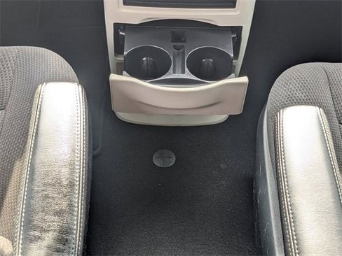 Used 2018 Dodge Grand Caravan SE w/ UConnect Hands-Free Group image 18