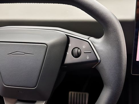 Used 2024 Tesla Cybertruck AWD Crew Cab image 18