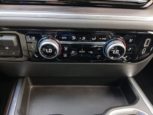 Used 2022 GMC Sierra 1500 SLT AWD/4WD image 39