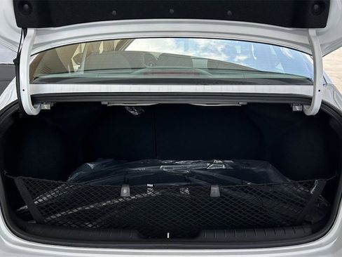 Used 2024 Hyundai Elantra SEL w/ Convenience Package image 17