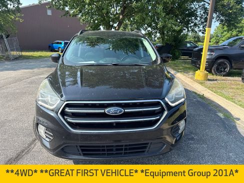 Used 2017 Ford Escape SE w/ Equipment Group 201A AWD/4WD image 2