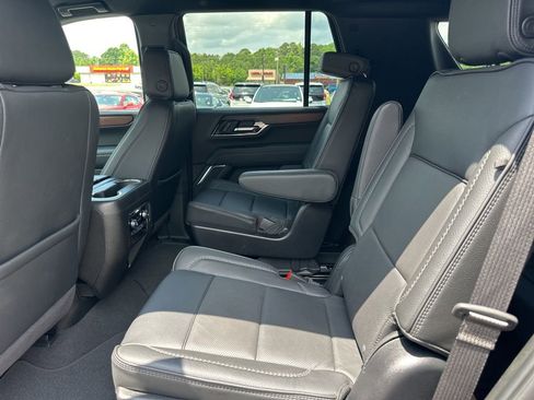 Used 2025 GMC Yukon Denali AWD/4WD image 22