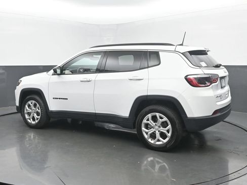 Used 2024 Jeep Compass Latitude AWD/4WD image 3