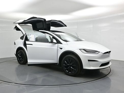 Used 2022 Tesla Model X image 28