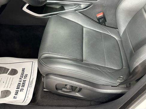 Used 2025 Jaguar F-PACE R-Dynamic S image 22