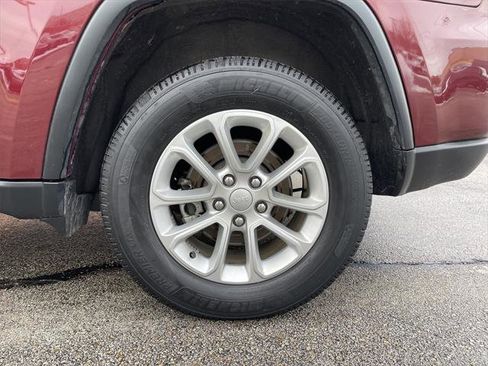 Certified 2022 Jeep Grand Cherokee Laredo E image 10