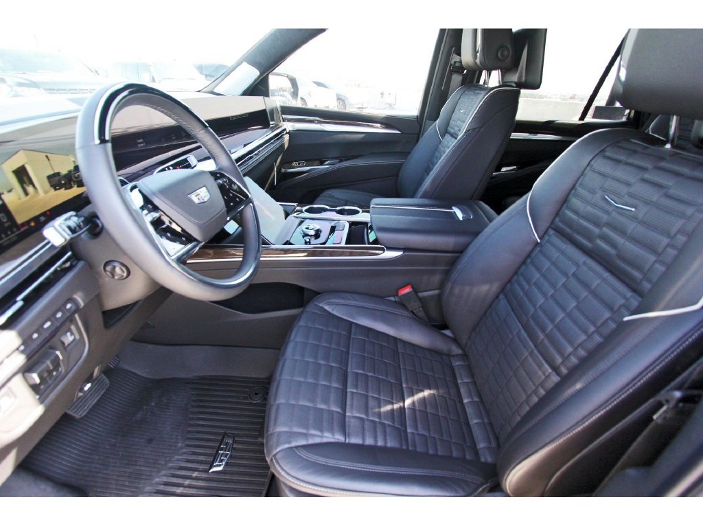 Certified 2026 Cadillac Escalade Platinum Sport w/ LPO, ONYX Package AWD/4WD image 6
