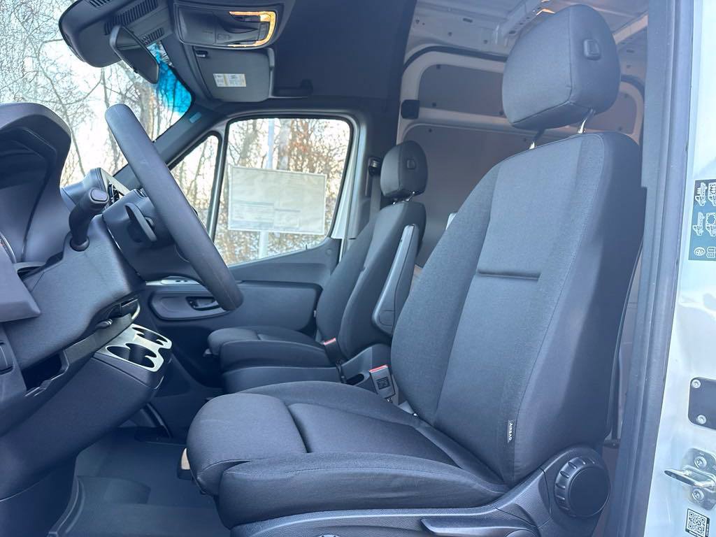 Used 2024 Mercedes-Benz Sprinter 3500 image 21