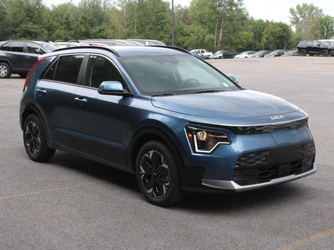 New 2026 Kia Niro Wind FWD image 3