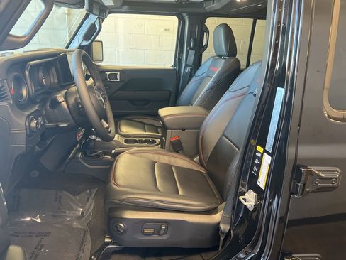Used 2025 Jeep Wrangler Unlimited Rubicon AWD/4WD image 13