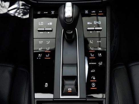 Certified 2026 Porsche Macan AWD/4WD image 22