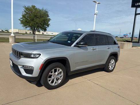 Used 2022 Jeep Grand Cherokee Limited image 1
