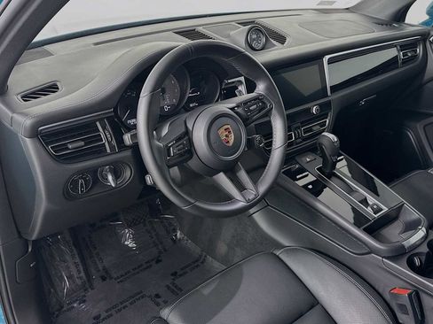Certified 2022 Porsche Macan S AWD/4WD image 4
