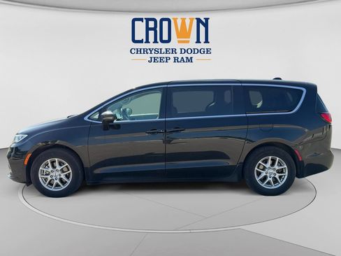 Used 2024 Chrysler Pacifica Touring-L FWD image 6
