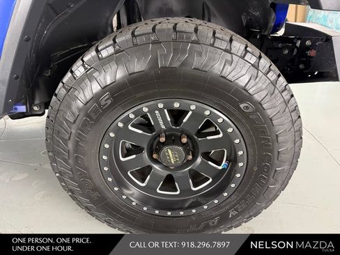 Used 2018 Jeep Wrangler Unlimited Sahara AWD/4WD image 14