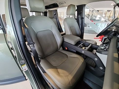 Used 2022 Land Rover Defender 110 SE image 25