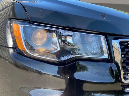 Used 2018 Jeep Grand Cherokee Limited image 10