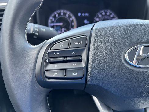 Used 2022 Hyundai Venue SEL image 16