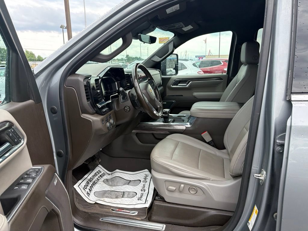 Used 2023 Chevrolet Silverado 1500 LTZ w/ Technology Package AWD/4WD image 17