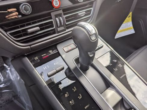 Certified 2026 Porsche Macan AWD/4WD image 22