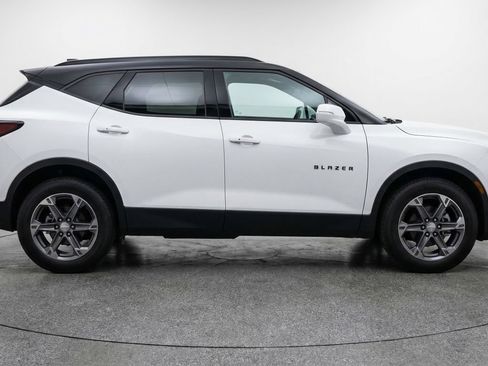 Used 2025 Chevrolet Blazer LT FWD image 11