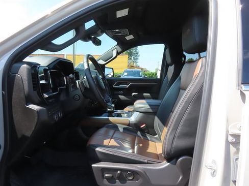 Certified 2026 Chevrolet Silverado 1500 High Country w/ Technology Package AWD/4WD image 16