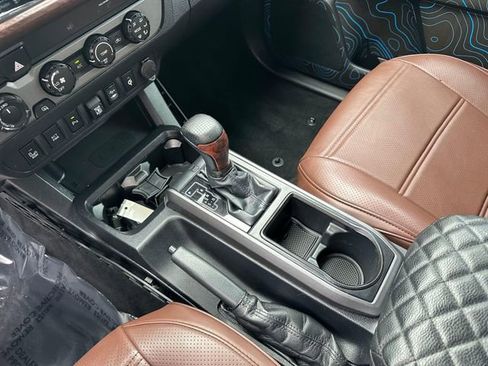 Used 2019 Toyota Tacoma TRD Sport w/ Technology Package AWD/4WD image 19