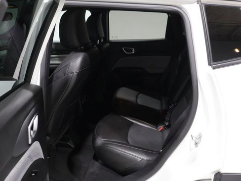 Used 2023 Jeep Compass Latitude AWD/4WD image 18