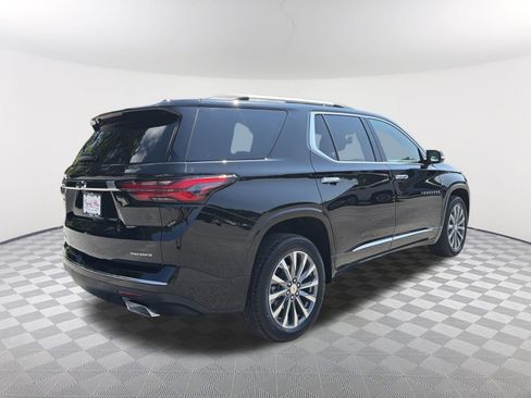 Used 2023 Chevrolet Traverse Premier FWD image 6