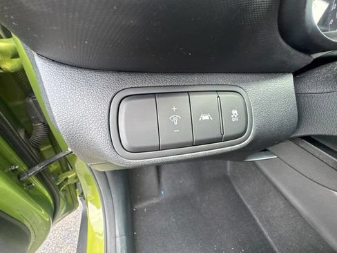 Used 2022 Hyundai Venue SEL FWD image 16