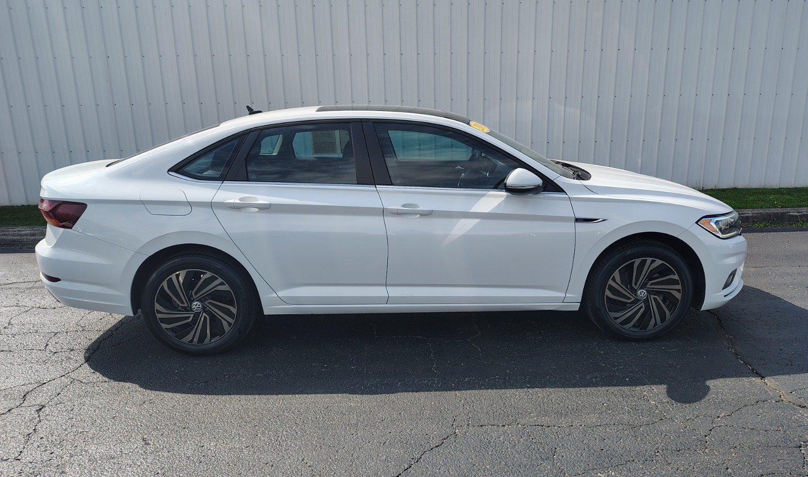 Used 2019 Volkswagen Jetta SEL Premium FWD image 4
