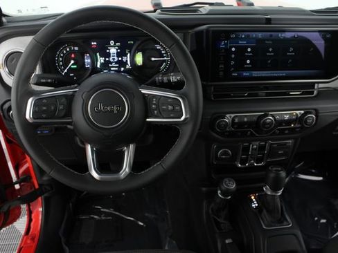 Used 2025 Jeep Wrangler Unlimited Sahara w/ Safety Group image 10