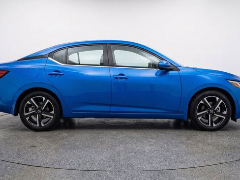 Used 2025 Nissan Sentra SV FWD image 11