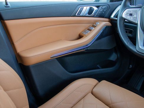 Used 2025 BMW X7 xDrive40i w/ Executive Package image 19