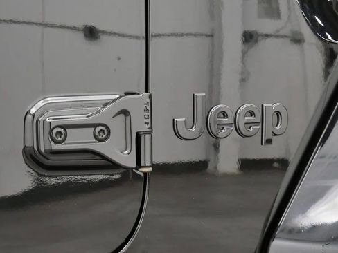 Used 2021 Jeep Wrangler Unlimited Sahara image 10