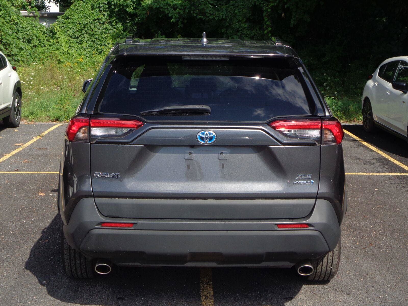 Used 2022 Toyota RAV4 XLE w/ Convenience Package AWD/4WD image 6