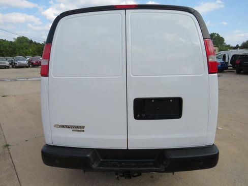Used 2016 Chevrolet Express 3500 Extended image 5
