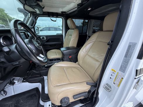 Used 2018 Jeep Wrangler Unlimited Rubicon image 25