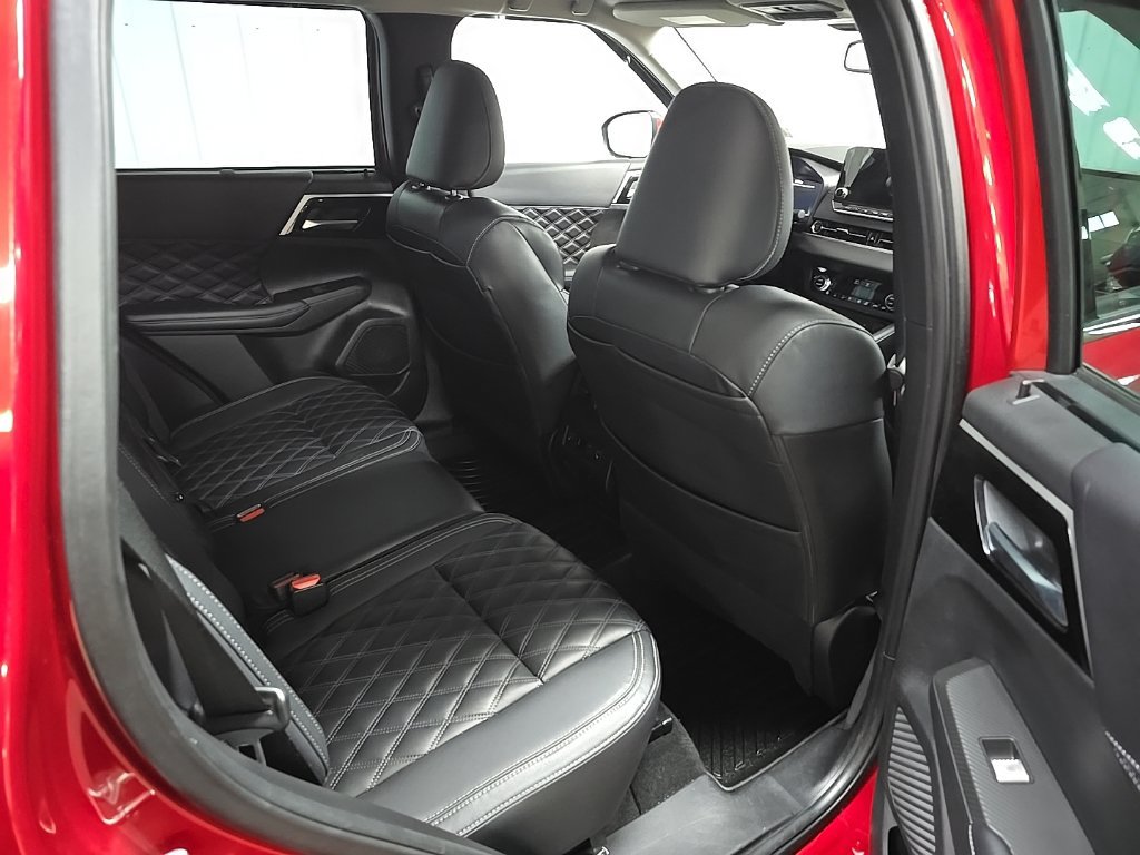 Used 2023 Mitsubishi Outlander SEL AWD/4WD image 18