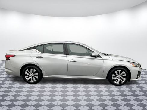 Used 2023 Nissan Altima 2.5 S image 2