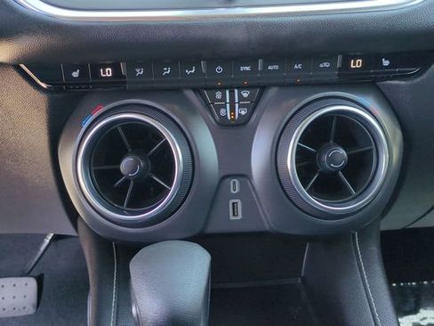 Used 2025 Chevrolet Blazer LT FWD image 18