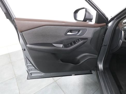 Used 2023 Nissan Rogue SV image 8