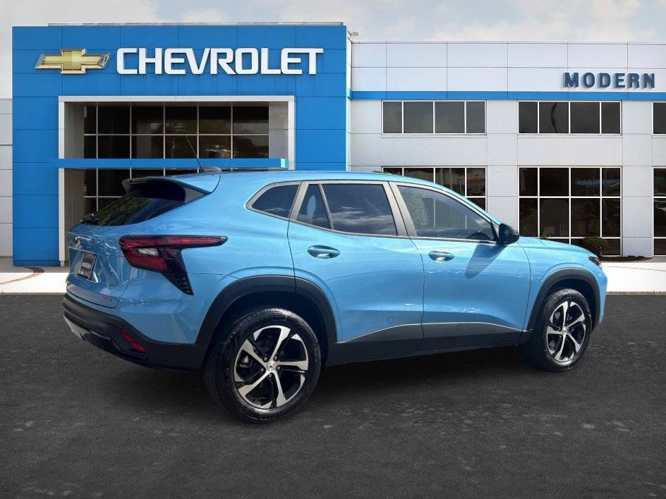Used 2025 Chevrolet Trax RS FWD image 5