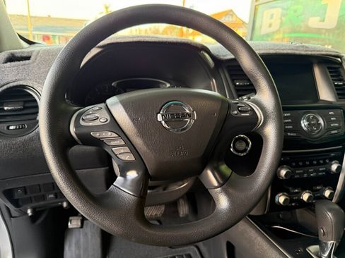 Used 2017 Nissan Pathfinder S image 19