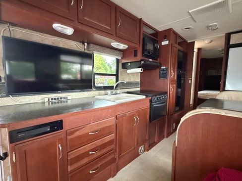 Used 2014 Ford E-450 and Econoline 450 Super Duty w/ Motorhome Prep Package RWD image 37