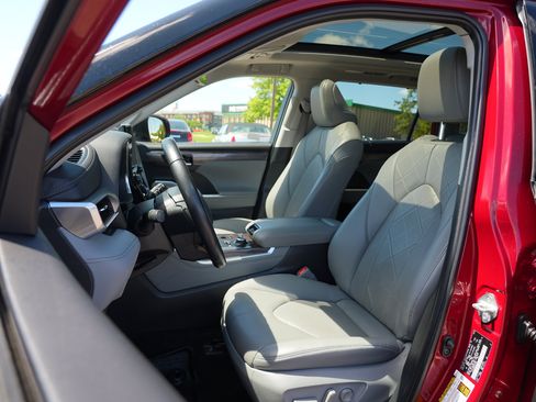 Used 2022 Toyota Highlander Platinum AWD/4WD image 12